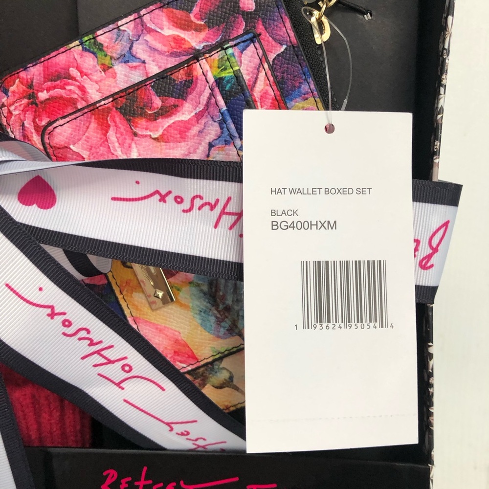 Betsey Johnson Pom Knit Hat & Keychain Floral Card Case Wallet Set New - Picture 4 of 16